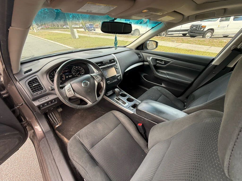 2015 Nissan Altima SV dashboard and front cabin