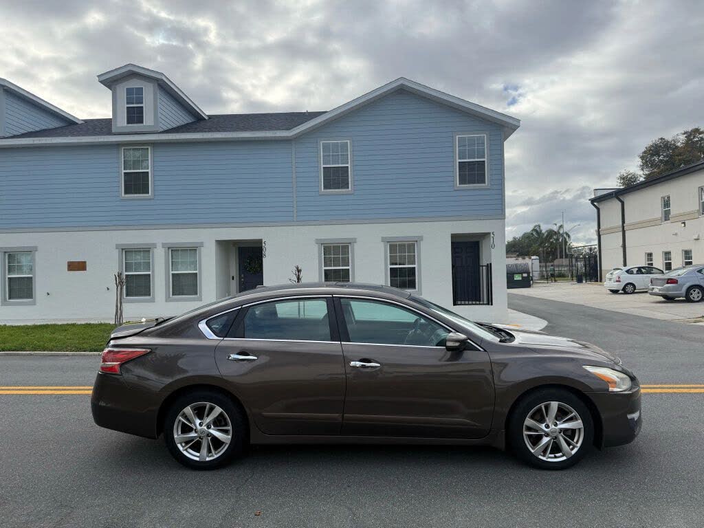 2015 Nissan Altima SV driver-side profile